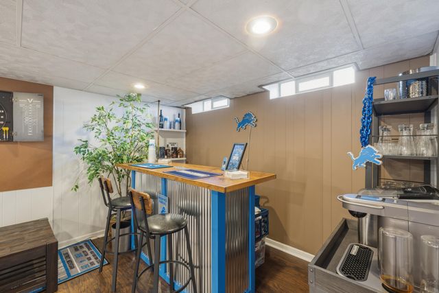 8860 Cherrylawn Drive, Sterling Heights, MI 48313