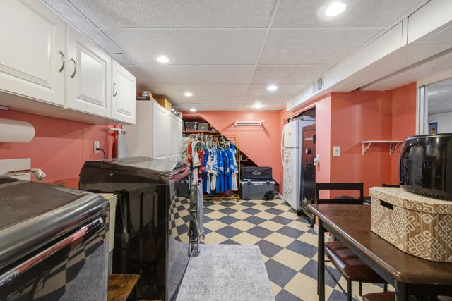 8860 Cherrylawn Drive, Sterling Heights, MI 48313