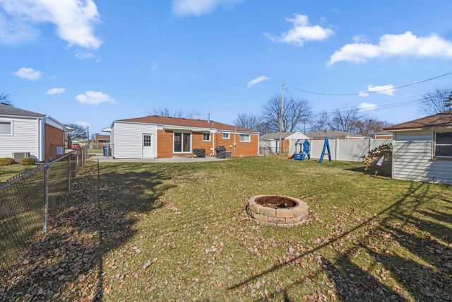 8860 Cherrylawn Drive, Sterling Heights, MI 48313