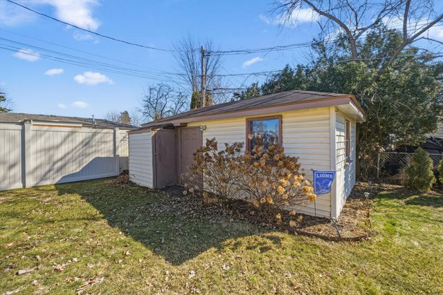 8860 Cherrylawn Drive, Sterling Heights, MI 48313