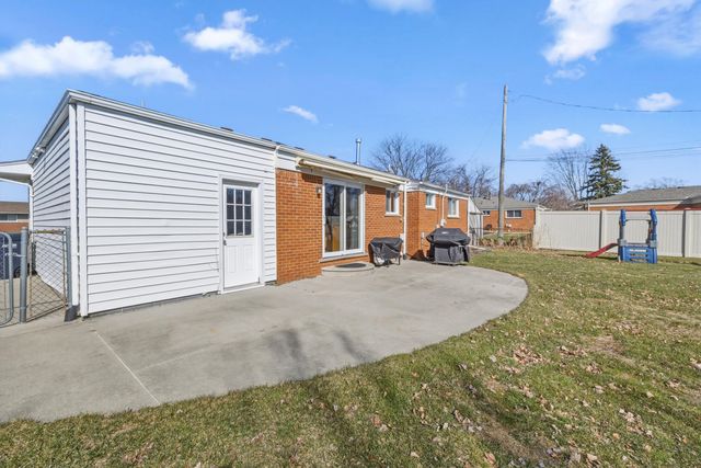 8860 Cherrylawn Drive, Sterling Heights, MI 48313