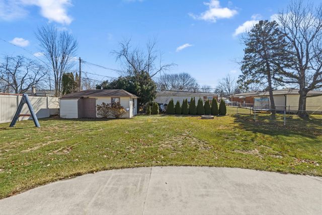 8860 Cherrylawn Drive, Sterling Heights, MI 48313