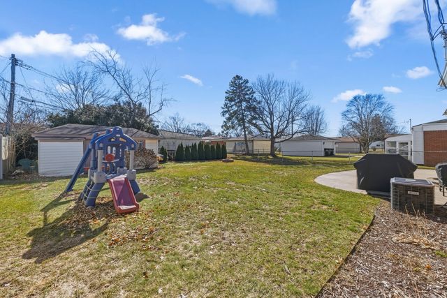 8860 Cherrylawn Drive, Sterling Heights, MI 48313