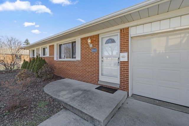 8860 Cherrylawn Drive, Sterling Heights, MI 48313