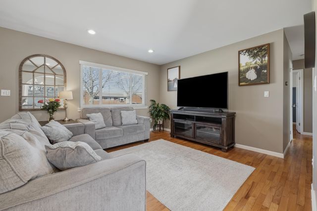 8860 Cherrylawn Drive, Sterling Heights, MI 48313