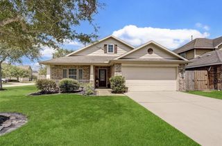 10015 Lynnwood Drive, Baytown, TX 77521