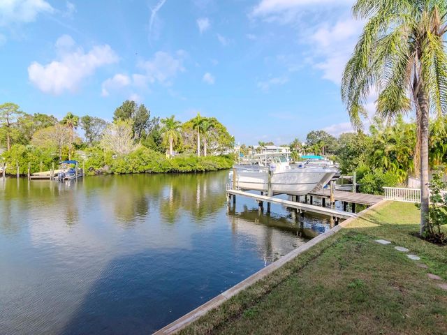 320 GEORGIA AVENUE, Crystal Beach, FL 34681