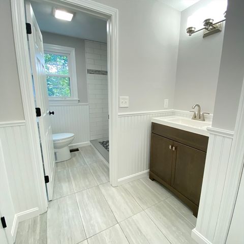 344 Neponset St 4, Canton, MA 02021