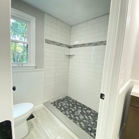 344 Neponset St 4, Canton, MA 02021