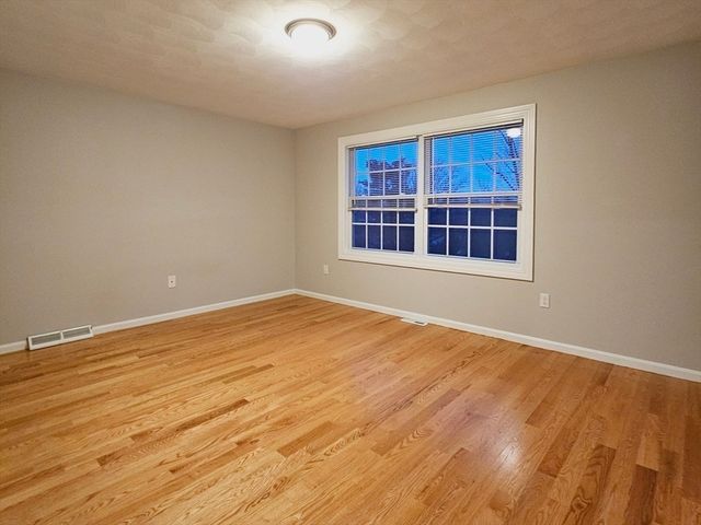 344 Neponset St 4, Canton, MA 02021