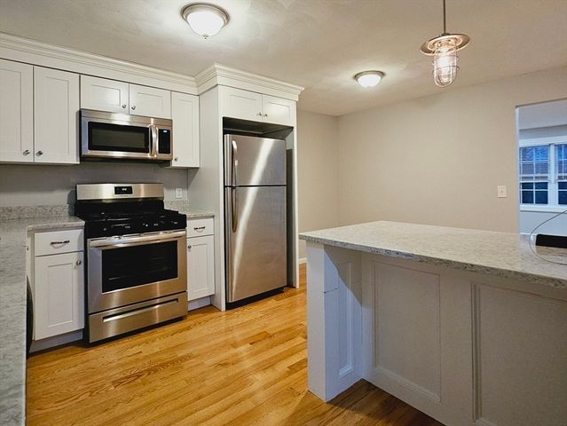 344 Neponset St 4, Canton, MA 02021