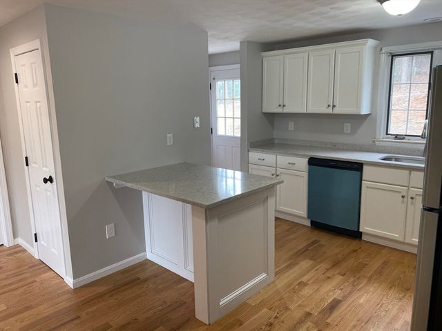 344 Neponset St 4, Canton, MA 02021