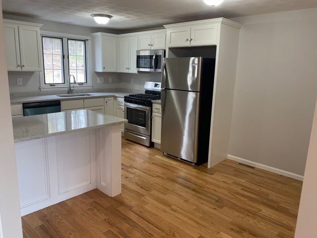 344 Neponset St 4, Canton, MA 02021