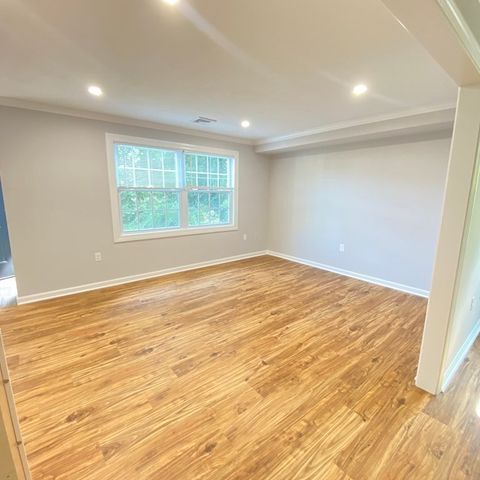 344 Neponset St 4, Canton, MA 02021