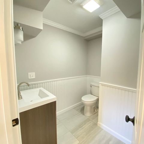 344 Neponset St 4, Canton, MA 02021