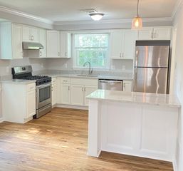 344 Neponset St 4, Canton, MA 02021
