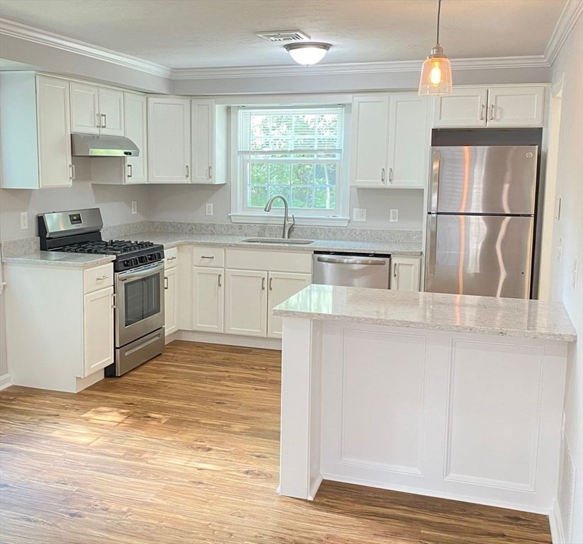 344 Neponset St 4, Canton, MA 02021