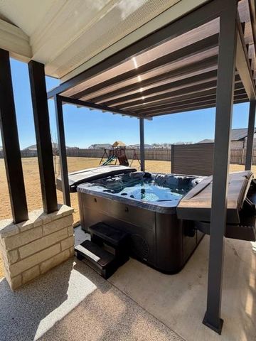 825 Niki DR, Salado, TX 76571