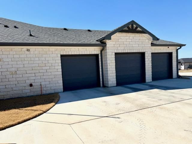 825 Niki DR, Salado, TX 76571