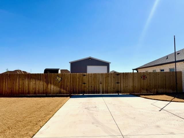 825 Niki DR, Salado, TX 76571