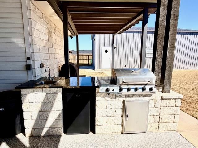 825 Niki DR, Salado, TX 76571