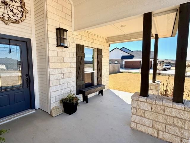 825 Niki DR, Salado, TX 76571