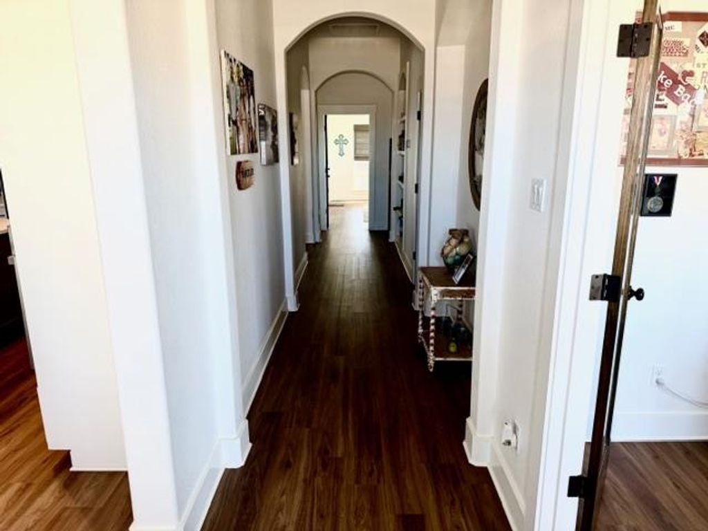 825 Niki DR, Salado, TX 76571