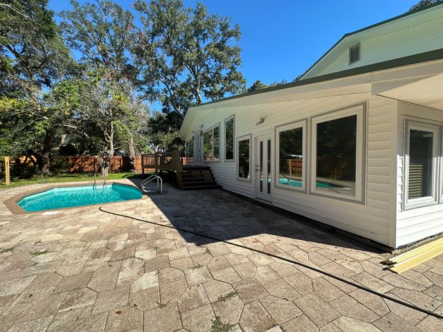 300 Plymouth Avenue, Fort Walton Beach, FL 32547