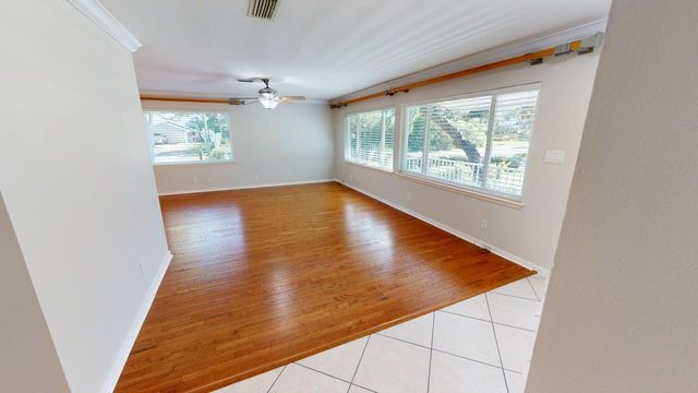 300 Plymouth Avenue, Fort Walton Beach, FL 32547