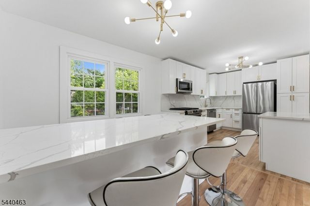 8 Crest Dr, Bridgewater Twp., NJ 08805