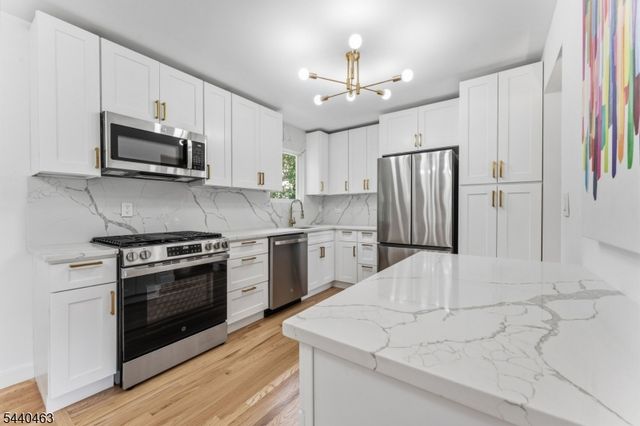 8 Crest Dr, Bridgewater Twp., NJ 08805