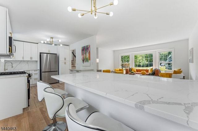 8 Crest Dr, Bridgewater Twp., NJ 08805