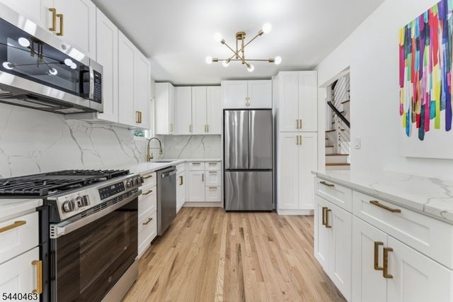 8 Crest Dr, Bridgewater Twp., NJ 08805