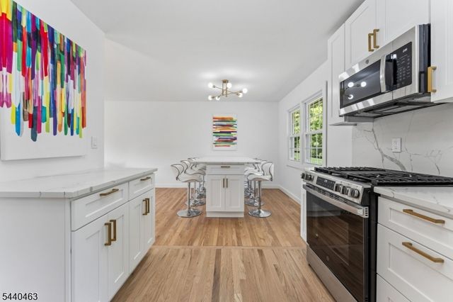 8 Crest Dr, Bridgewater Twp., NJ 08805