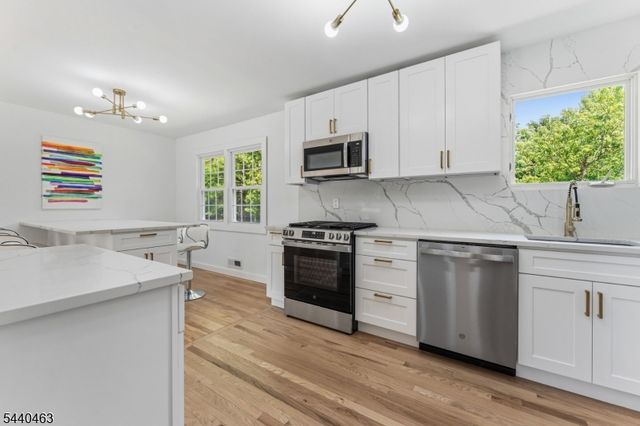 8 Crest Dr, Bridgewater Twp., NJ 08805