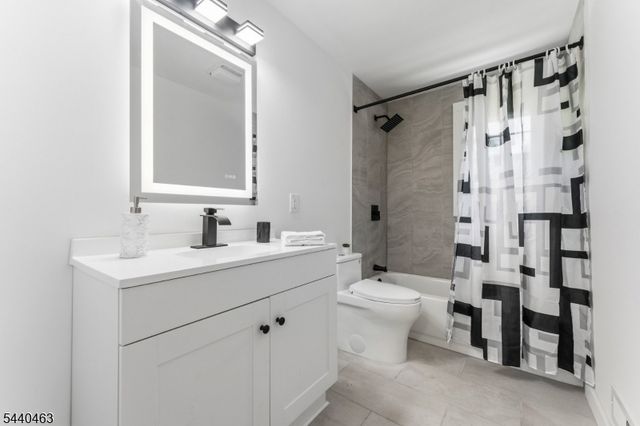 8 Crest Dr, Bridgewater Twp., NJ 08805