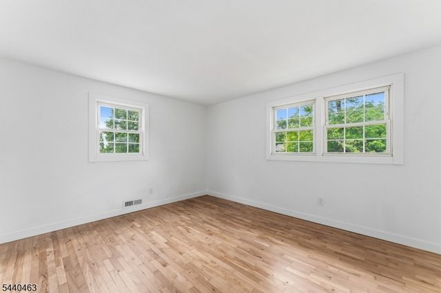 8 Crest Dr, Bridgewater Twp., NJ 08805
