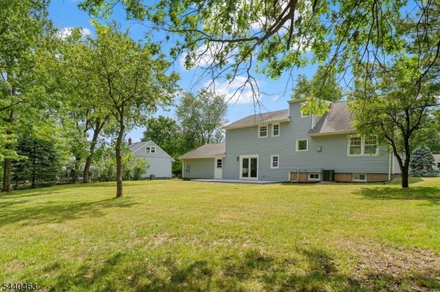 8 Crest Dr, Bridgewater Twp., NJ 08805