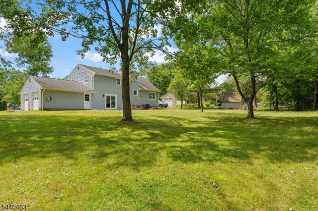8 Crest Dr, Bridgewater Twp., NJ 08805