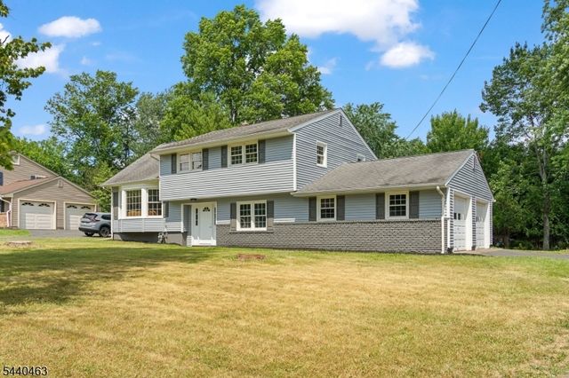 8 Crest Dr, Bridgewater Twp., NJ 08805