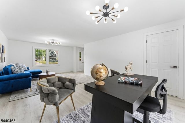 8 Crest Dr, Bridgewater Twp., NJ 08805