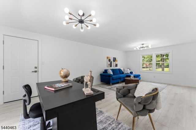 8 Crest Dr, Bridgewater Twp., NJ 08805