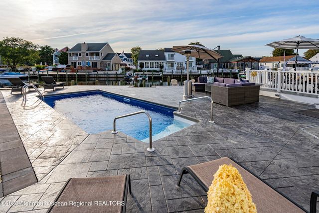 96 Windjammer Court, Bayville, NJ 08721