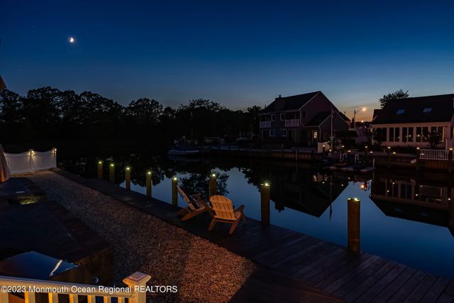 96 Windjammer Court, Bayville, NJ 08721
