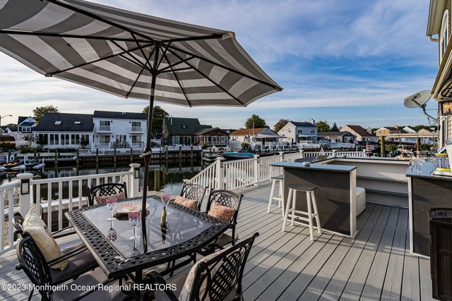 96 Windjammer Court, Bayville, NJ 08721