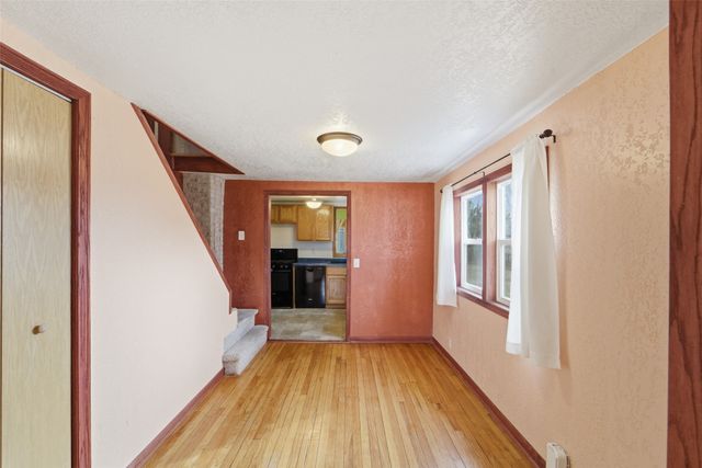 606 E 9th Street S, Newton, IA 50208