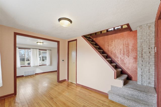 606 E 9th Street S, Newton, IA 50208