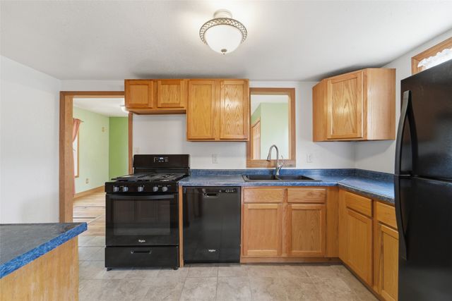 606 E 9th Street S, Newton, IA 50208