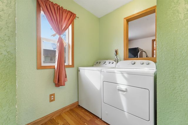 606 E 9th Street S, Newton, IA 50208