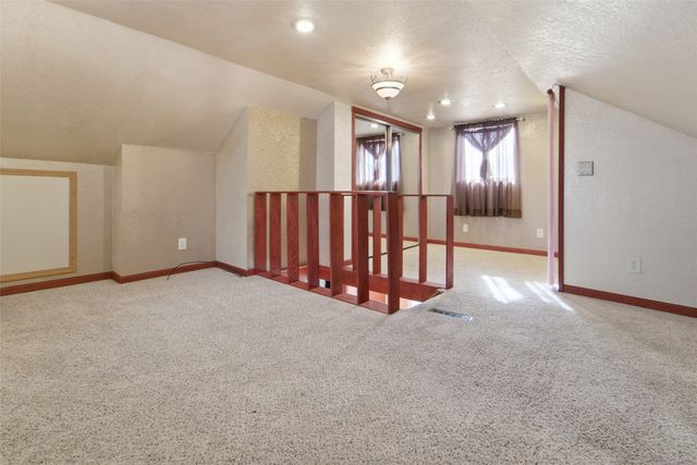 606 E 9th Street S, Newton, IA 50208